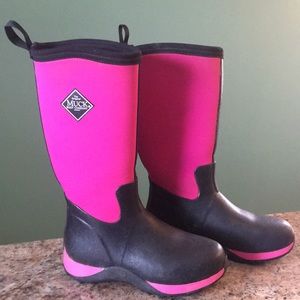 Girls size 3 Muck Boots